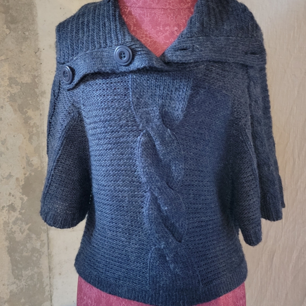 Cropped knit sweater